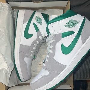 Men’s US Size 10.5 Nike Air Jordan 1 Mid SE